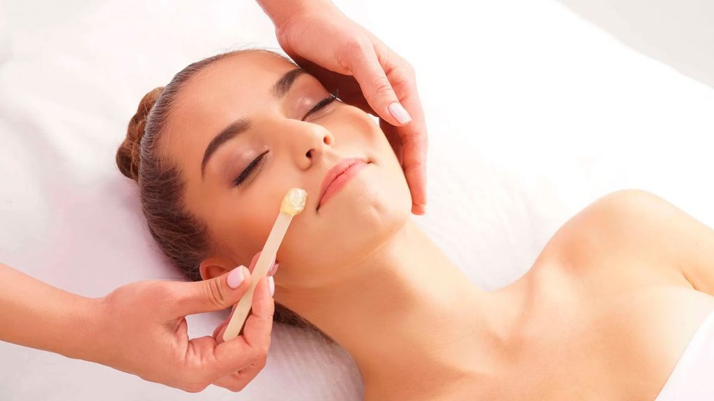 Depilación con cera, labio superior